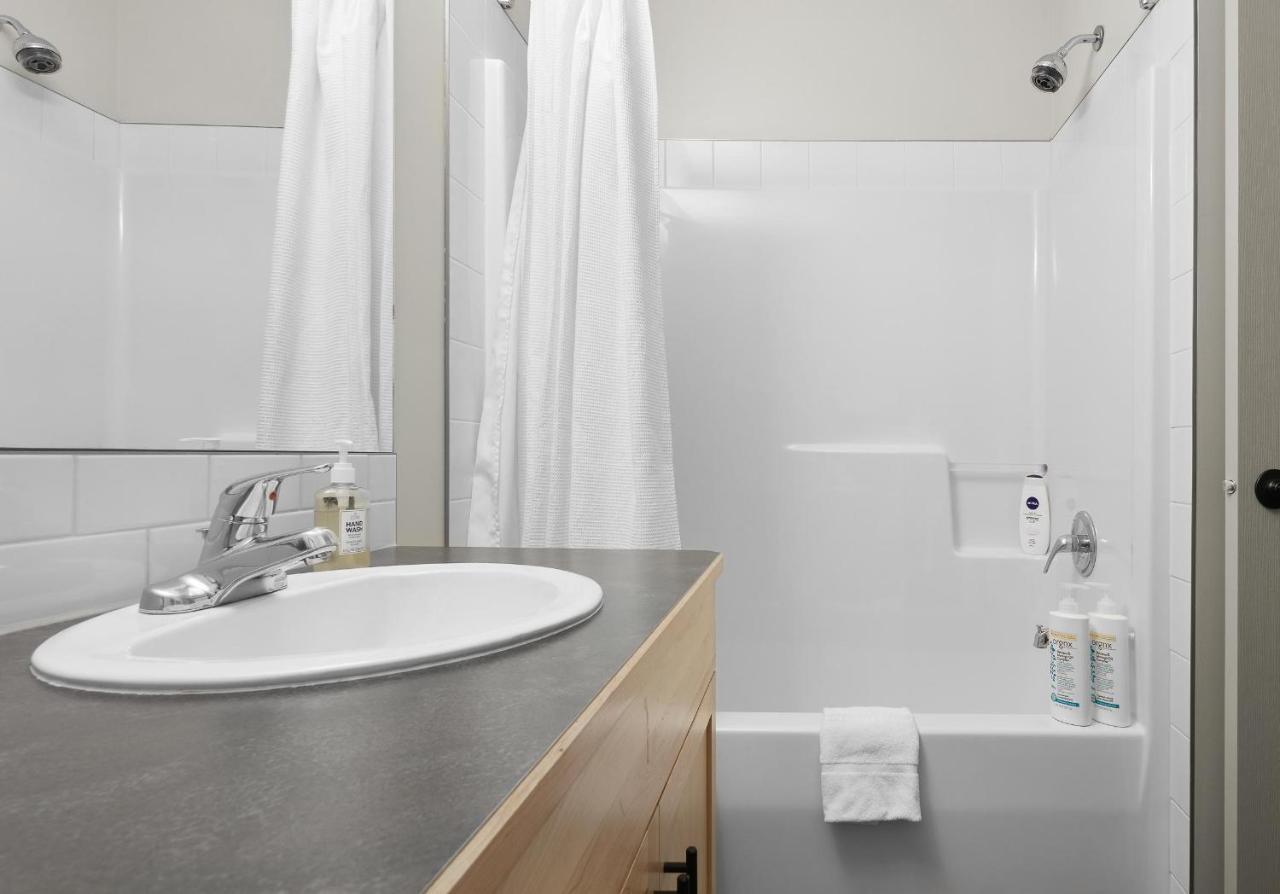 Newly Renovated Grizzly Lodge, Spacious 3Br 2Ba With Open Pool, Hot Tub Канмор Екстериор снимка